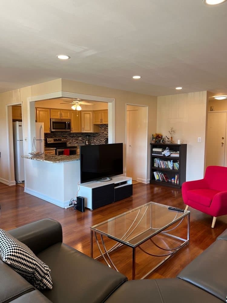 Evanston Condo: 828 Oakton St