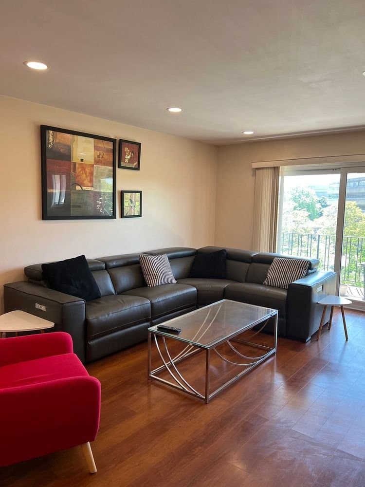 Evanston Condo: 828 Oakton St