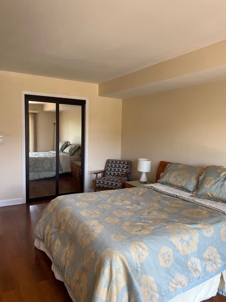 Evanston Condo: 828 Oakton St