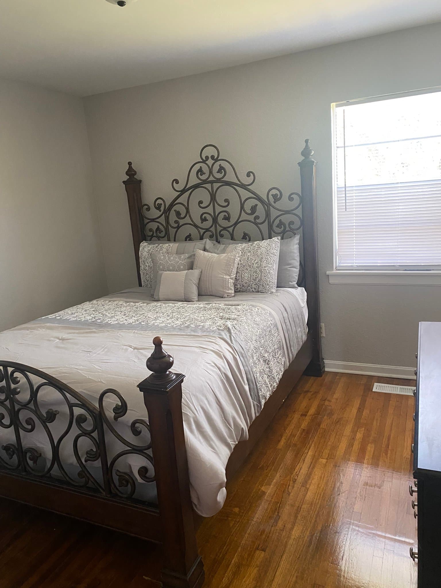 Birmingham House: 1104 Goldwire St SW