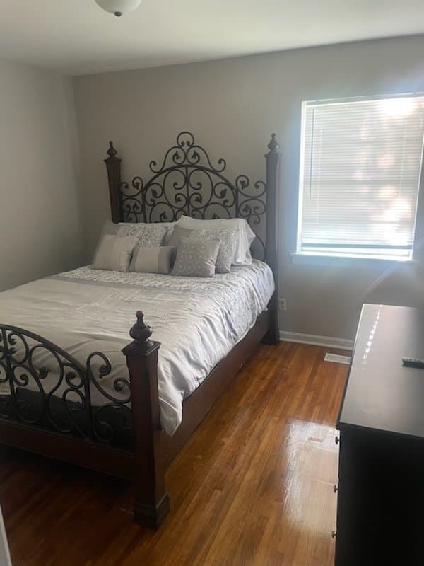 Birmingham House: 1104 Goldwire St SW