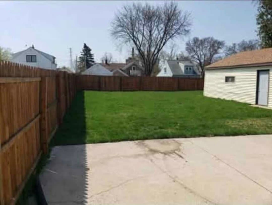 Menasha House: 123 1st St