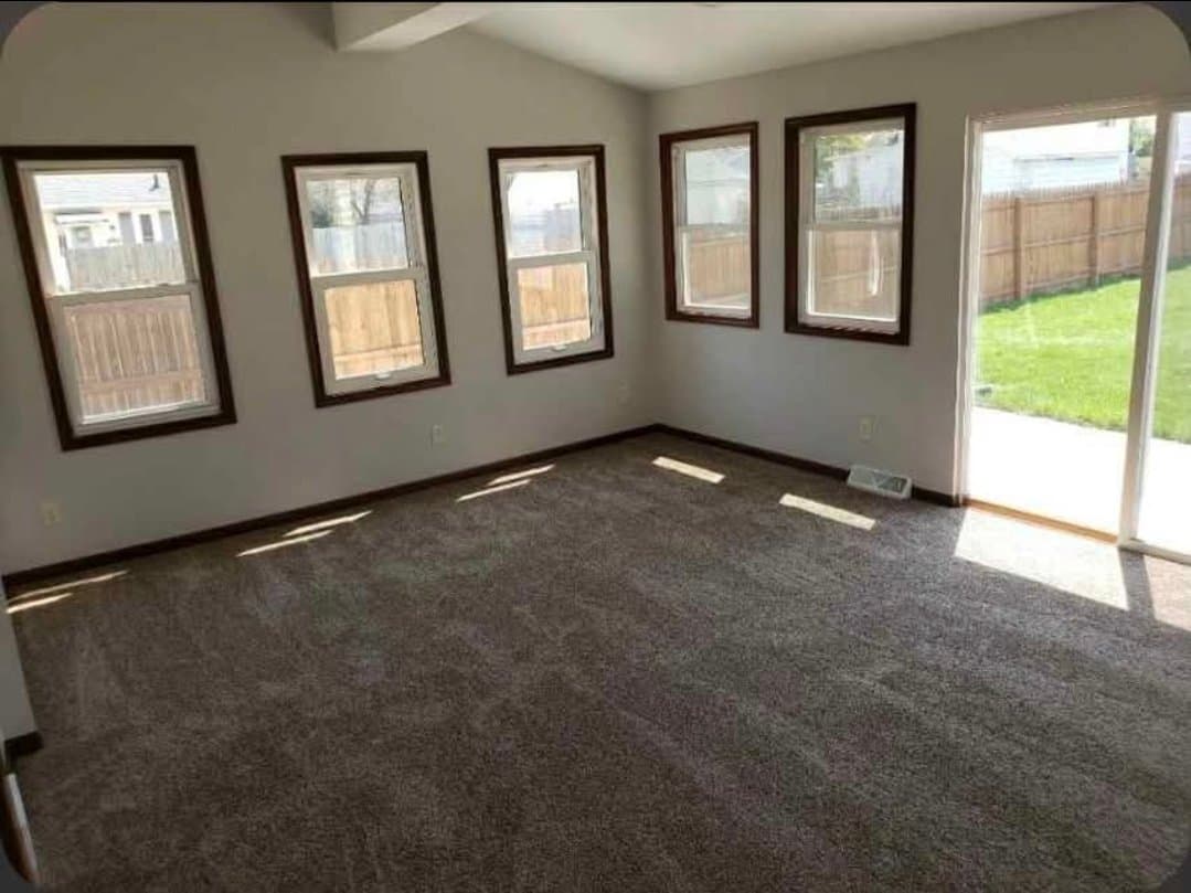 Menasha House: 123 1st St