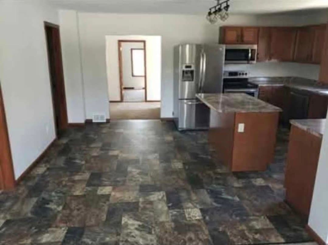 Menasha House: 123 1st St
