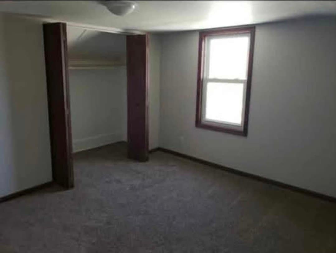 Menasha House: 123 1st St