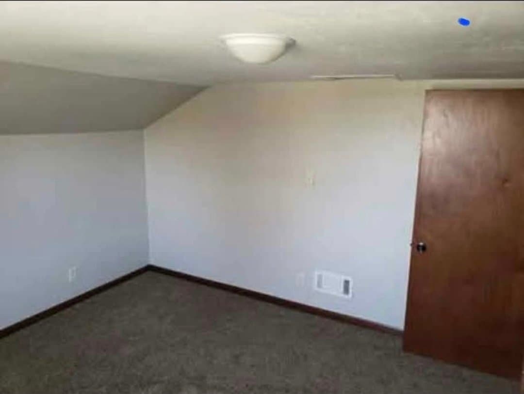 Menasha House: 123 1st St