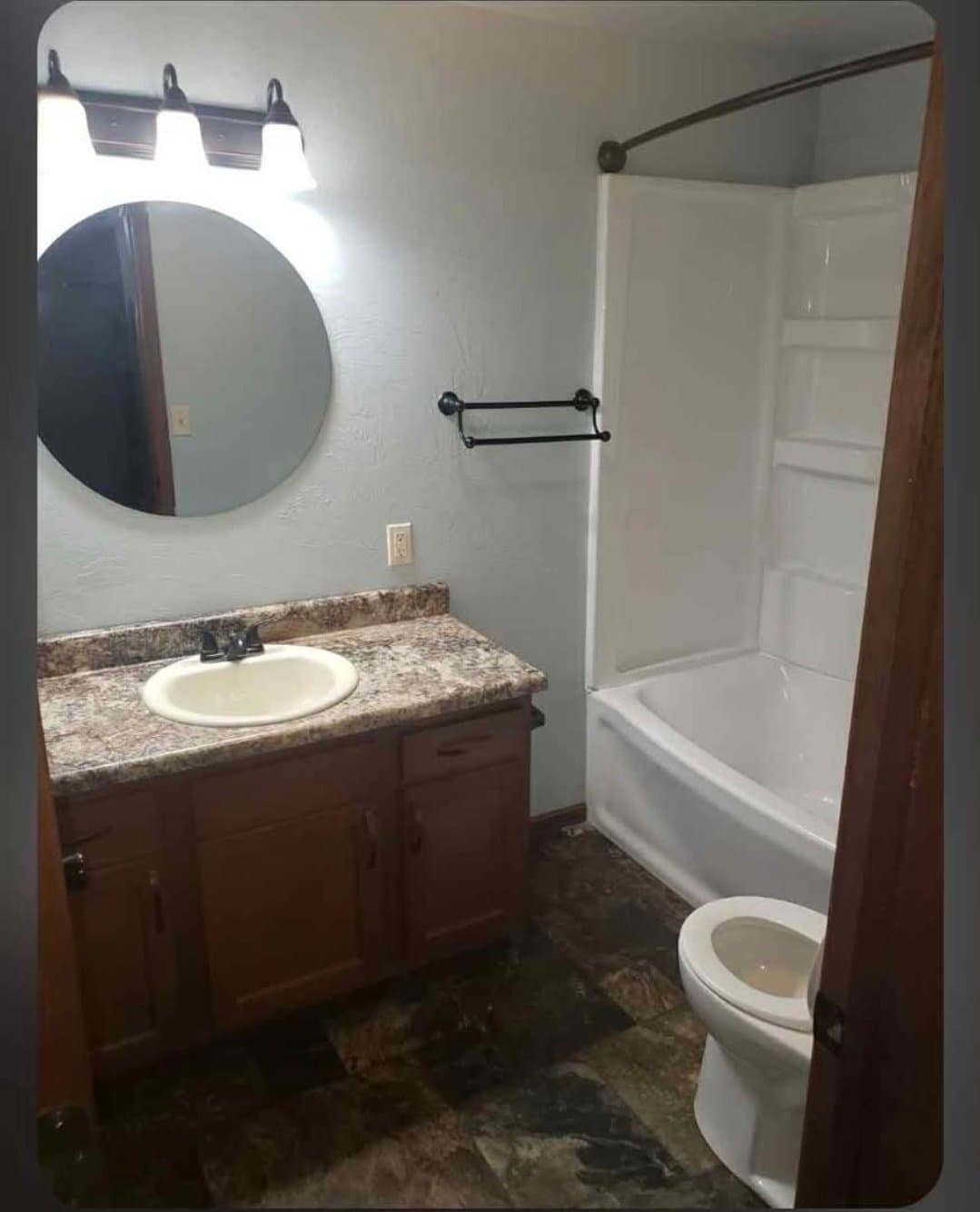 Menasha House: 123 1st St