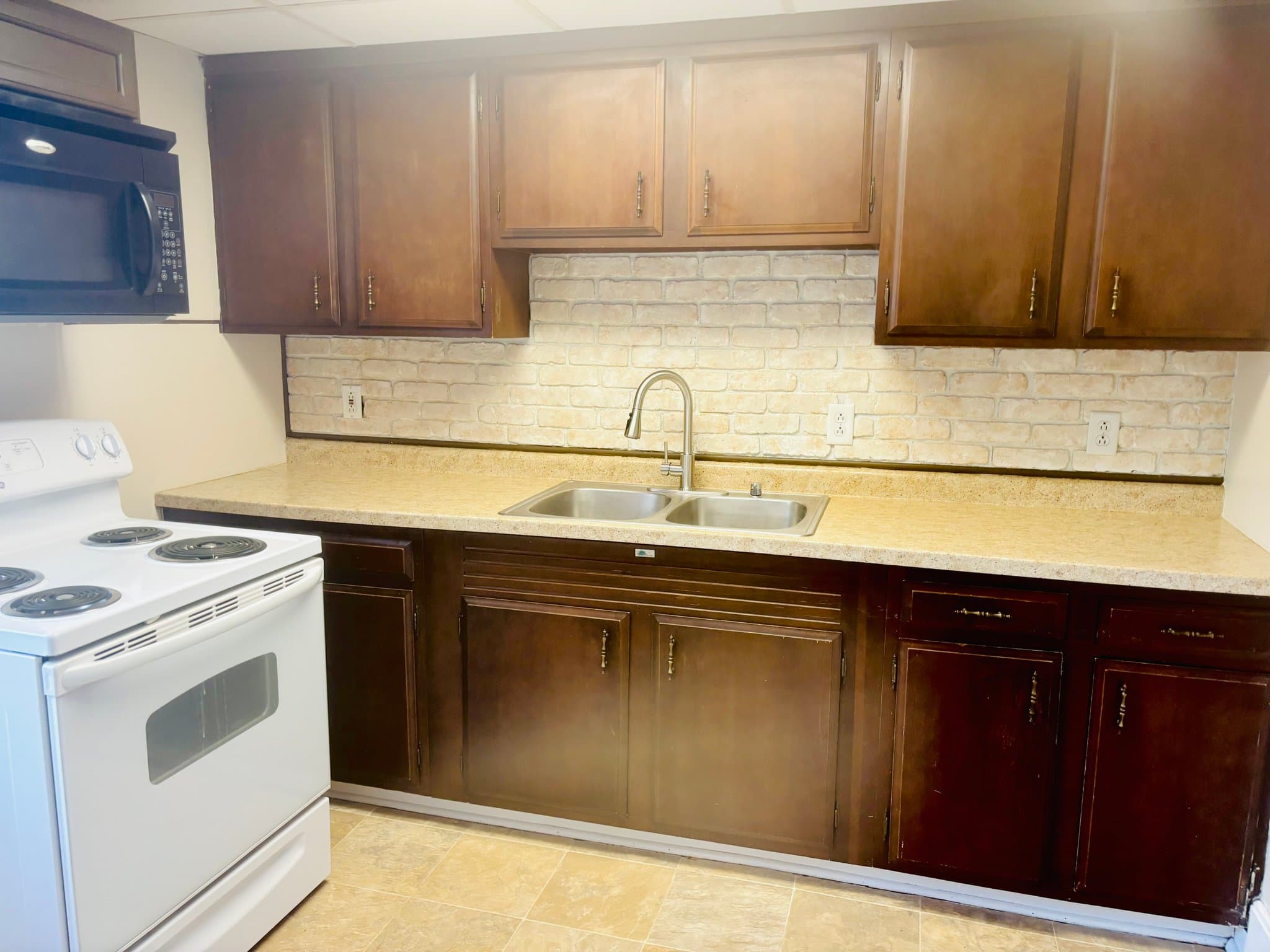 Terre Haute Apartment: 818 S 9th Street