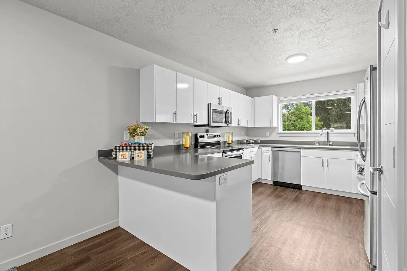 Springville Condo: 572 South 100 West, Unit E103