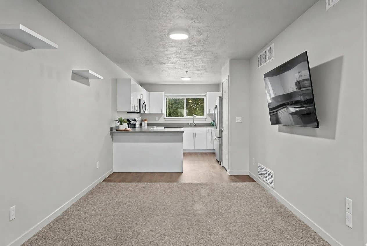 Springville Condo: 572 South 100 West, Unit E103