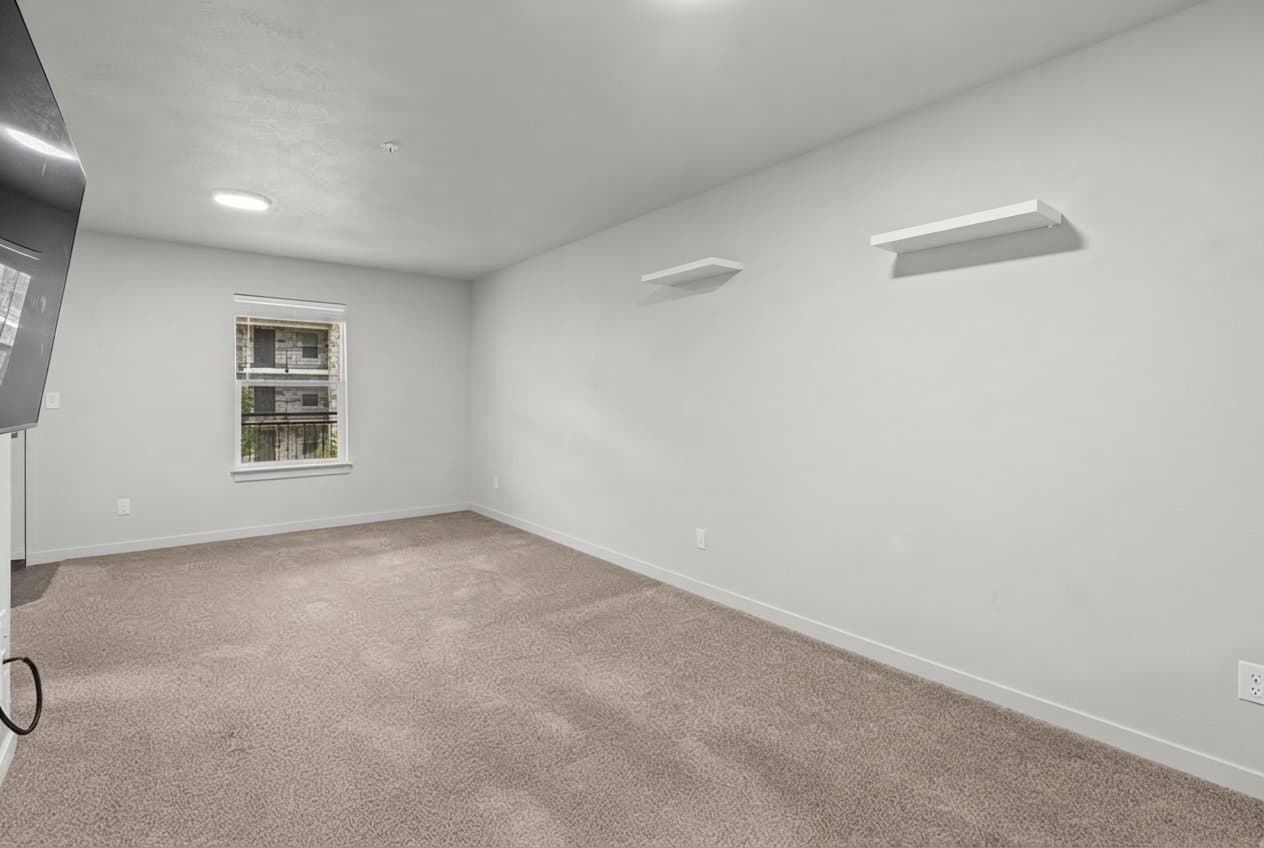 Springville Condo: 572 South 100 West, Unit E103