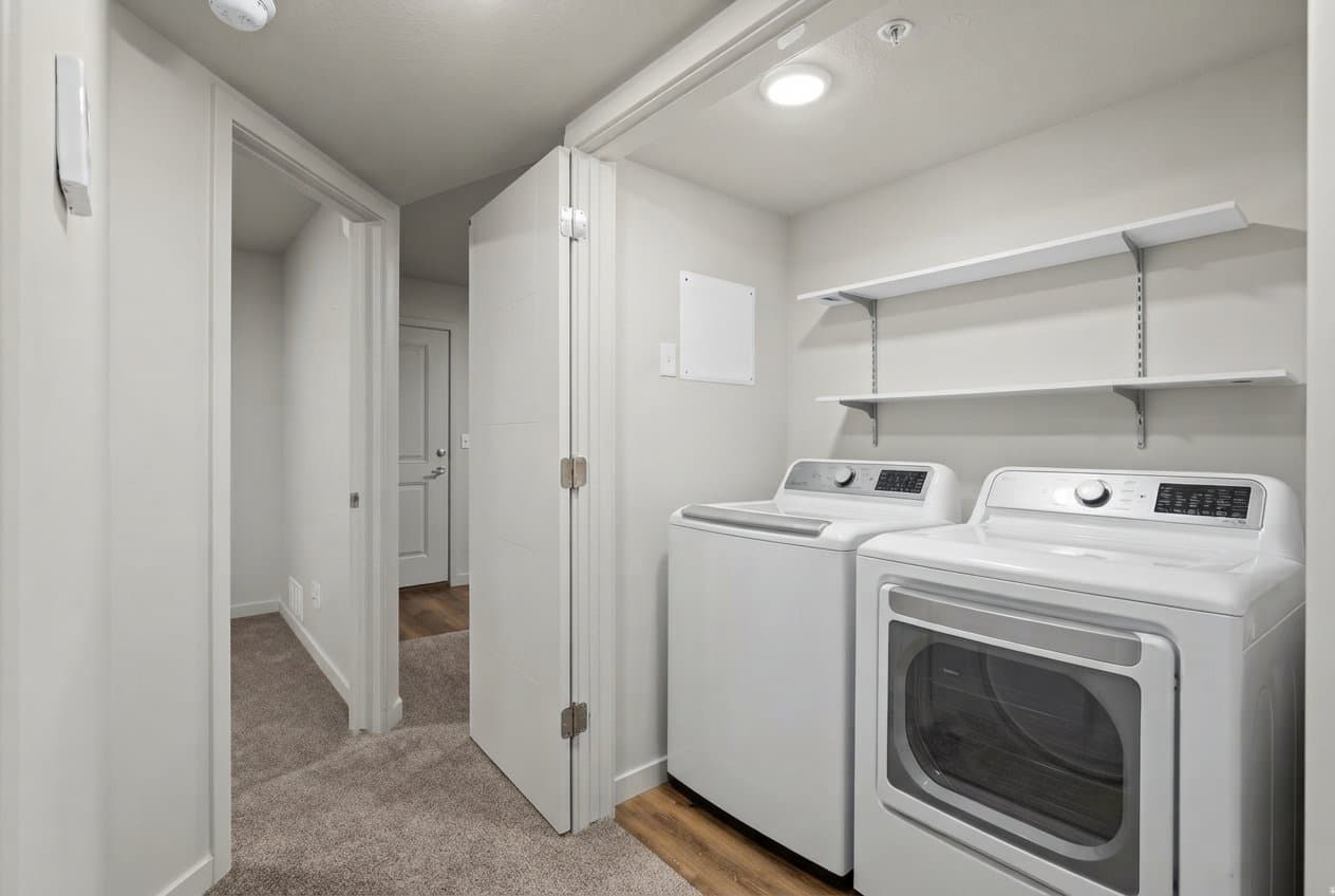 Springville Condo: 572 South 100 West, Unit E103