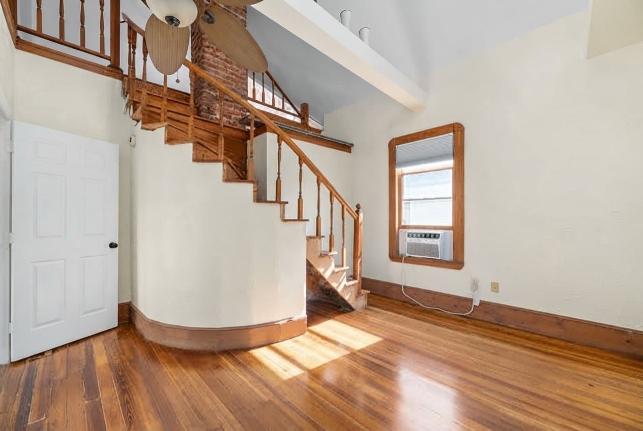Roanoke House: 545 Day Ave SW