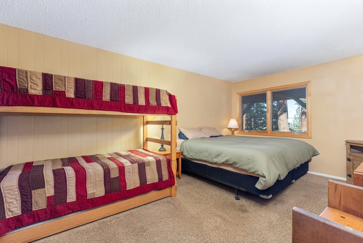 Mammoth Lakes Condo: 201 Lakeview Blvd