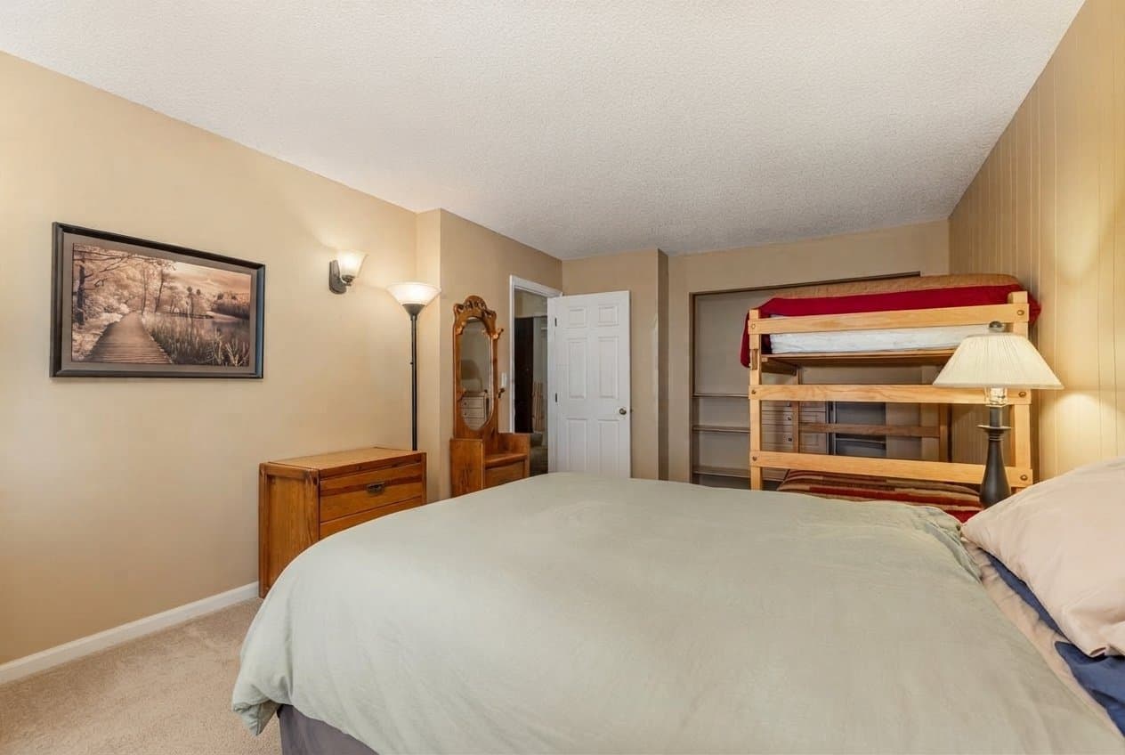 Mammoth Lakes Condo: 201 Lakeview Blvd