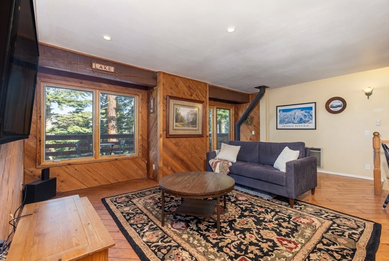 Mammoth Lakes Condo: 201 Lakeview Blvd