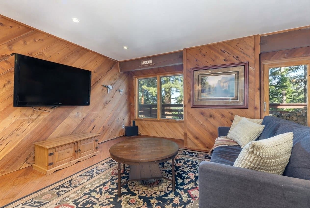 Mammoth Lakes Condo: 201 Lakeview Blvd
