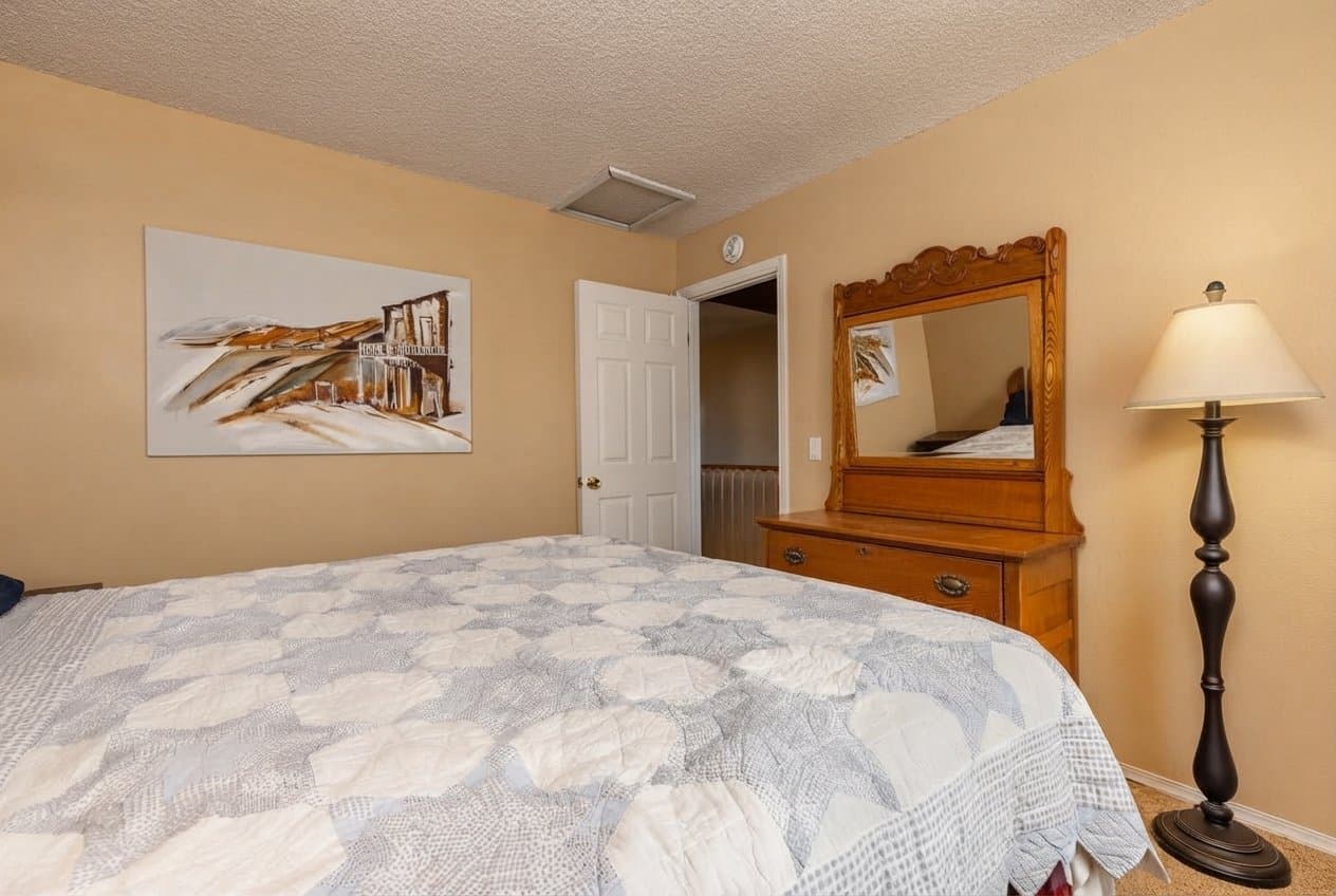 Mammoth Lakes Condo: 201 Lakeview Blvd