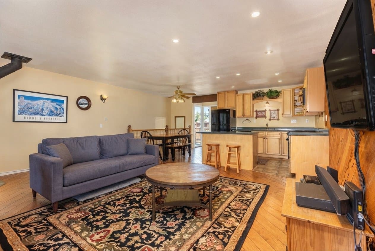 Mammoth Lakes Condo: 201 Lakeview Blvd