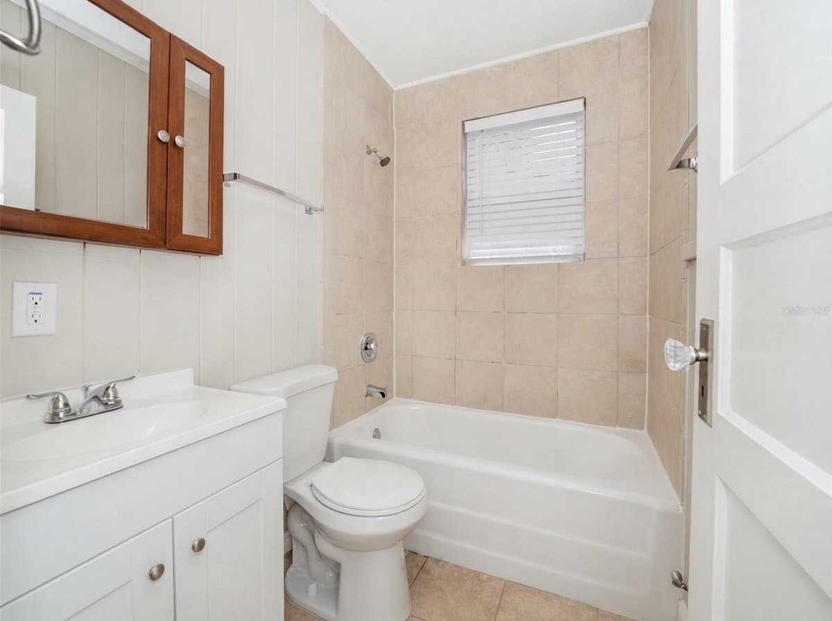 Orlando House: 1016 Mount Vernon St