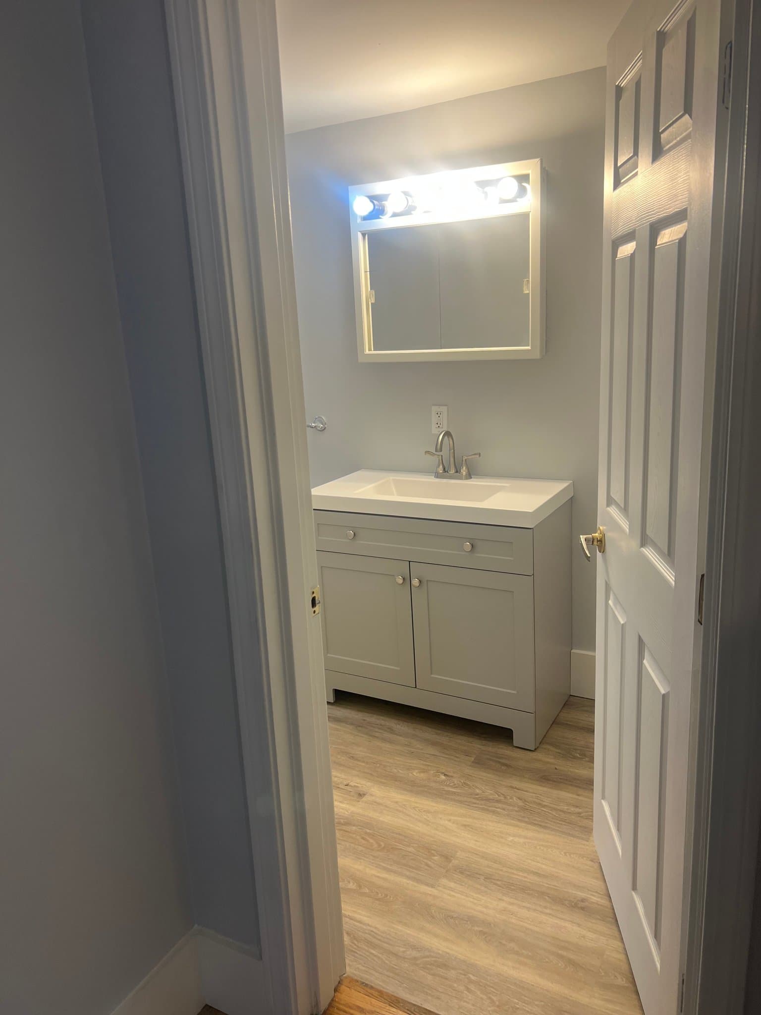 Searsport Apartment: 27 Mount Ephraim Rd