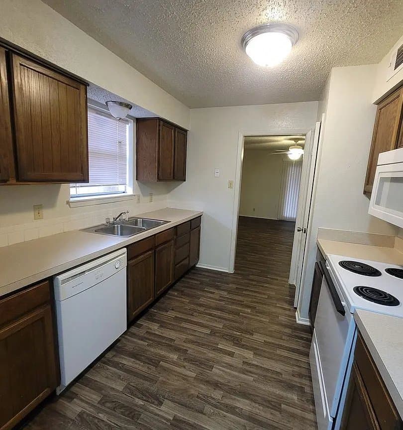 Temple Multiplex: 1802 Azalea Dr