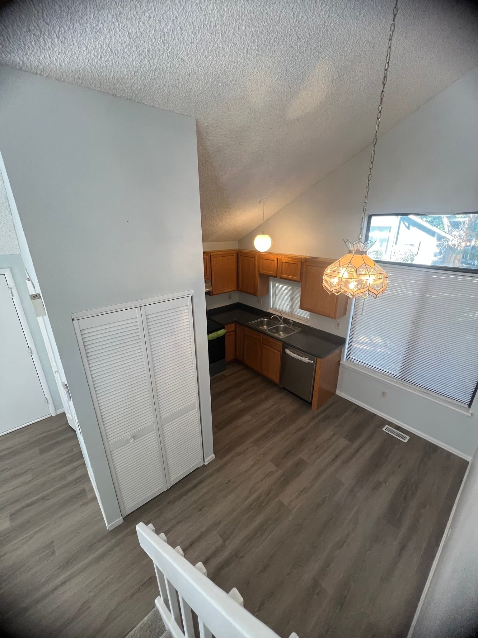 Englewood House: 10157 E Peakview Ave