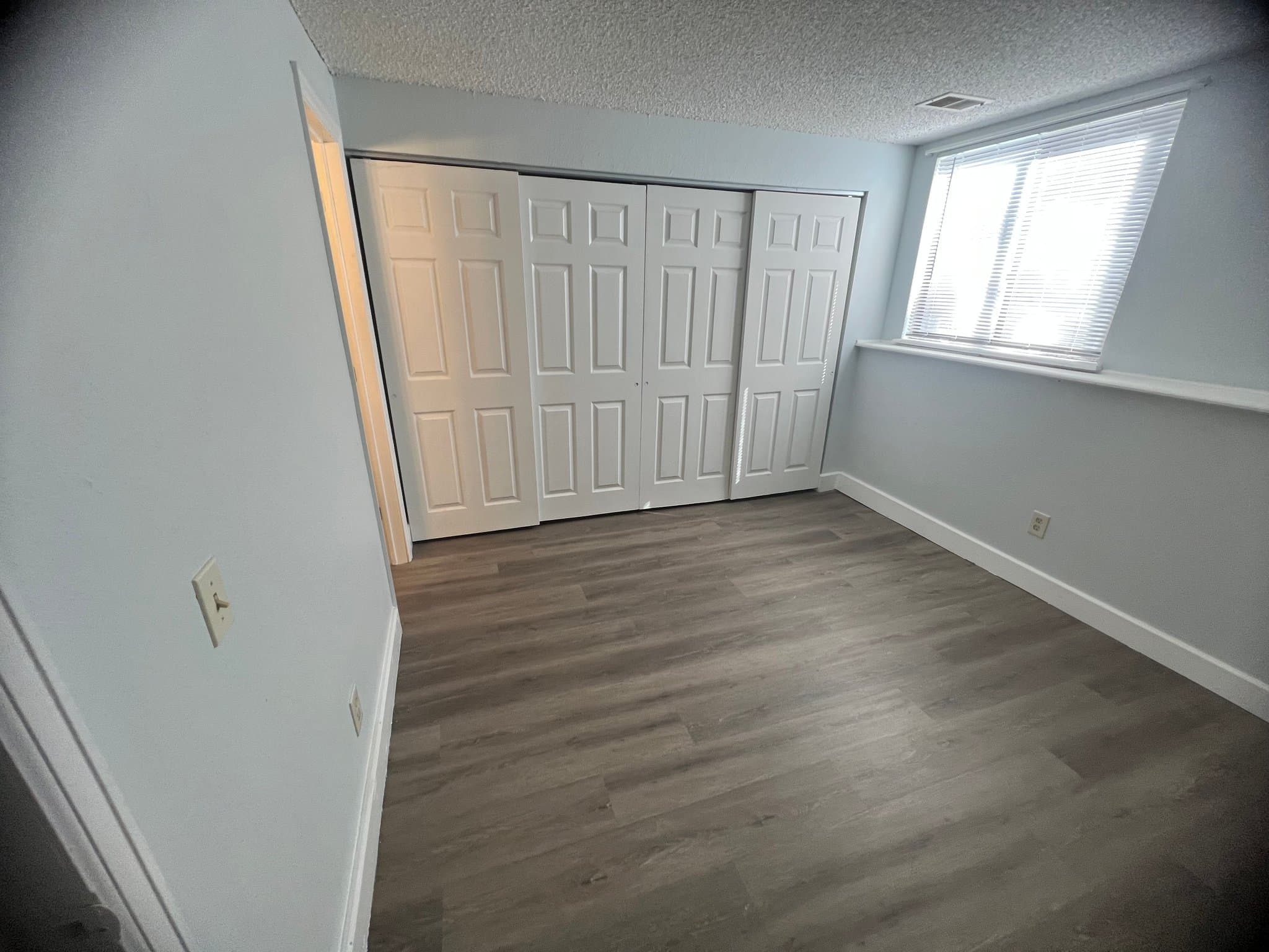 Englewood House: 10157 E Peakview Ave