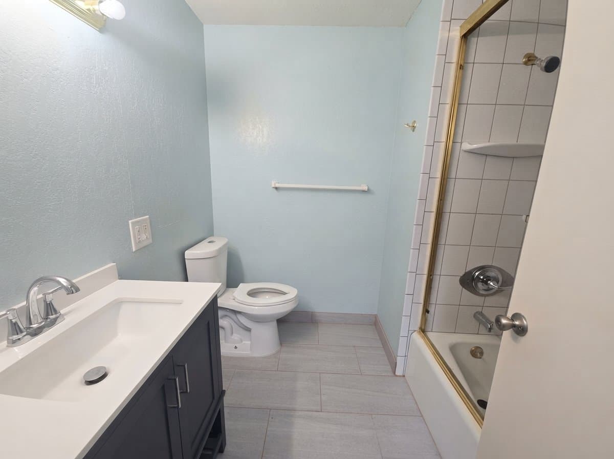 Fountain Valley House: 17530 Chestnut St