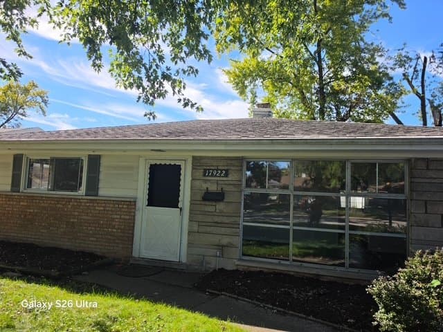 Lansing House: 17922 Oakwood Ave