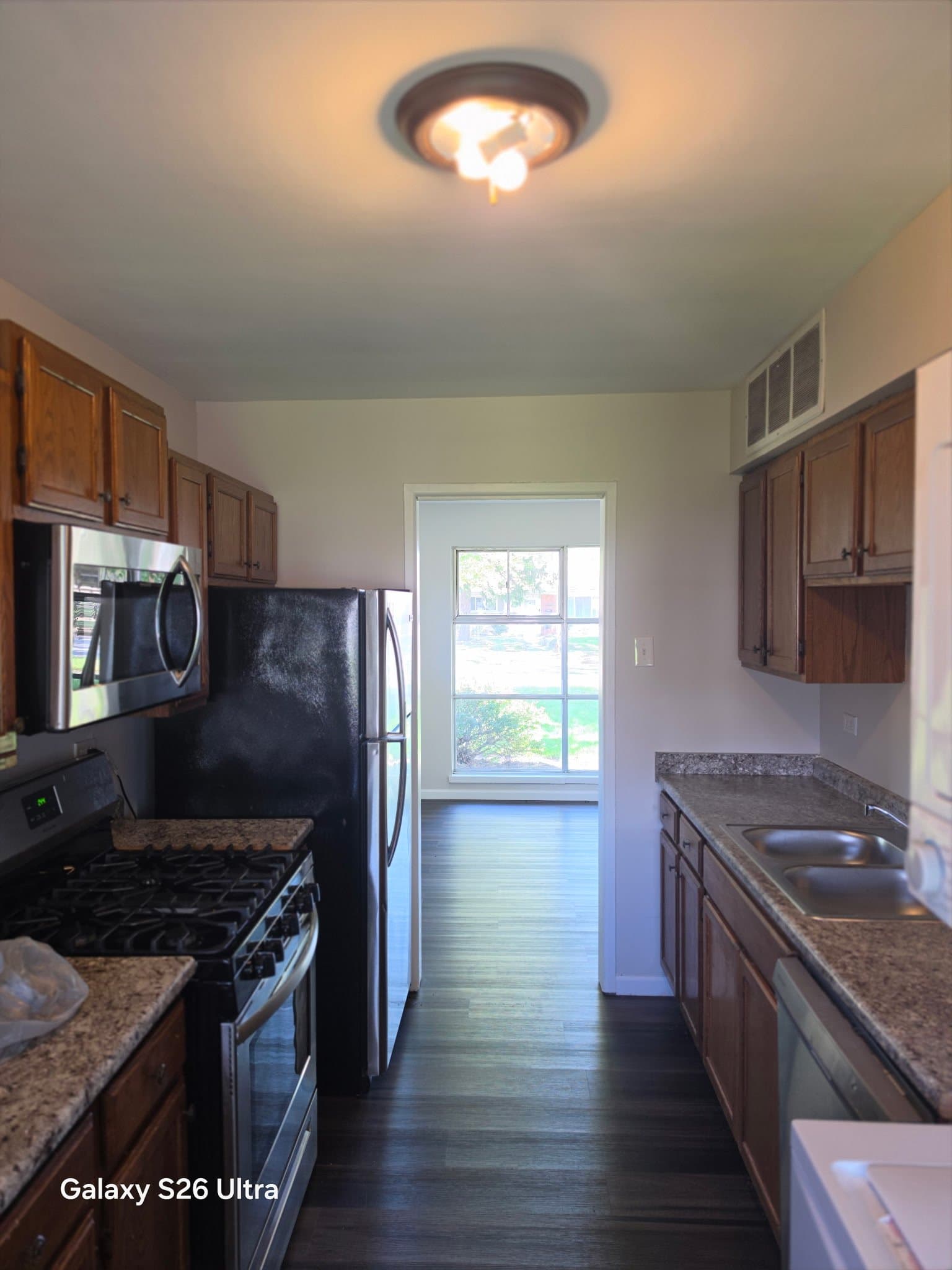 Lansing House: 17922 Oakwood Ave