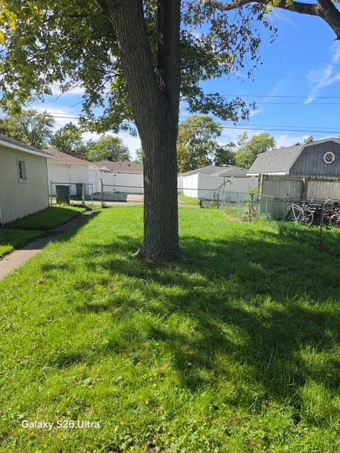 Lansing House: 17922 Oakwood Ave