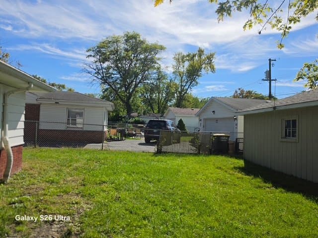 Lansing House: 17922 Oakwood Ave