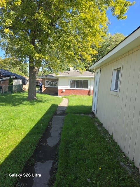 Lansing House: 17922 Oakwood Ave