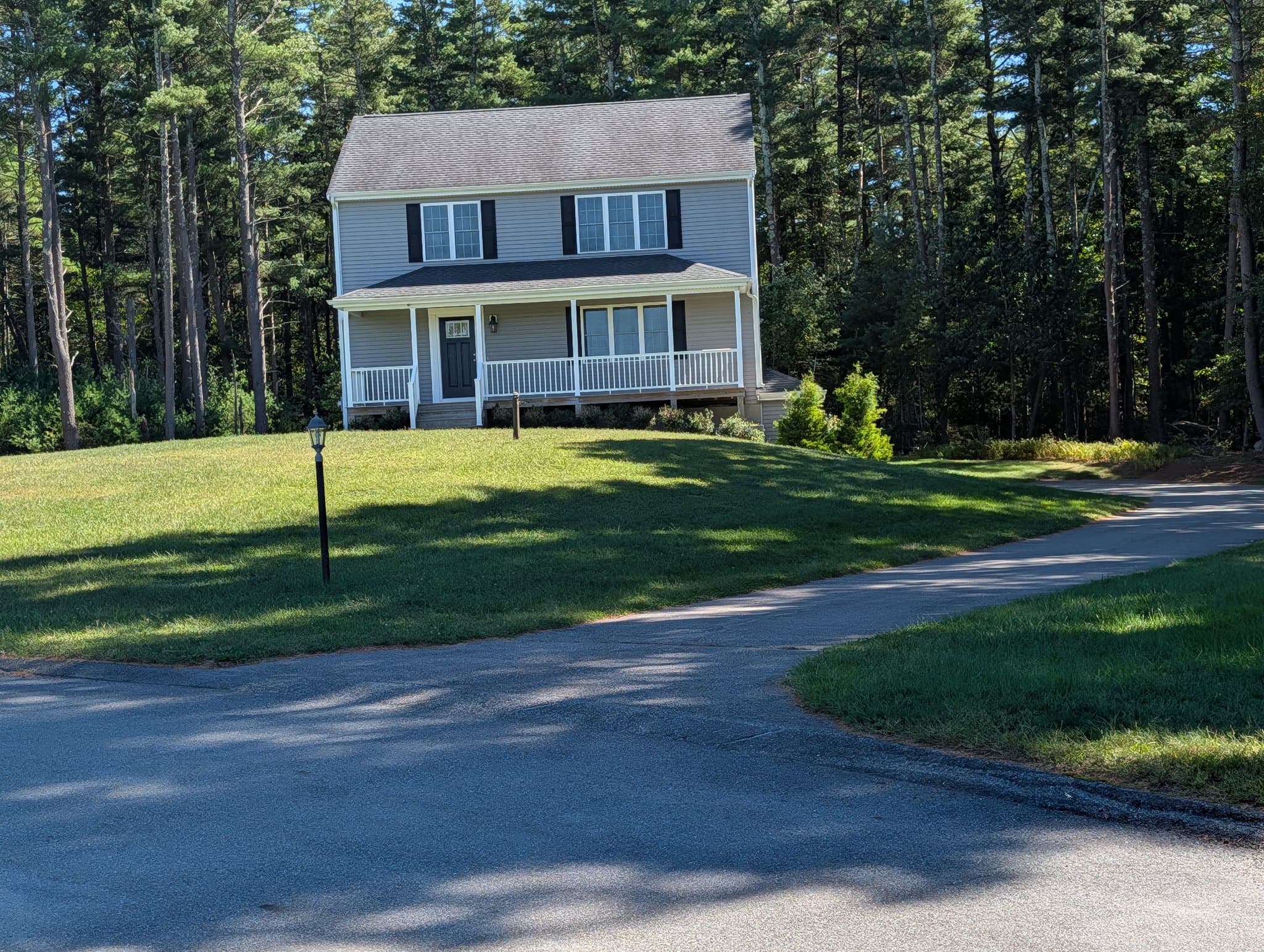 Lakeville House: 10 Shamrock lane