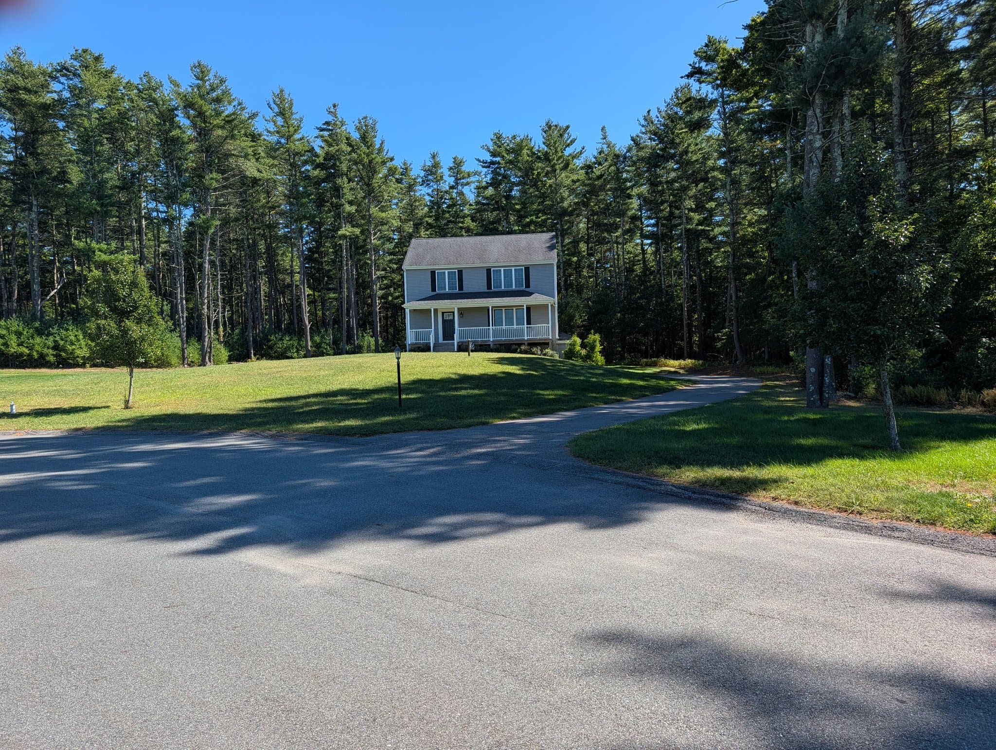 Lakeville House: 10 Shamrock lane