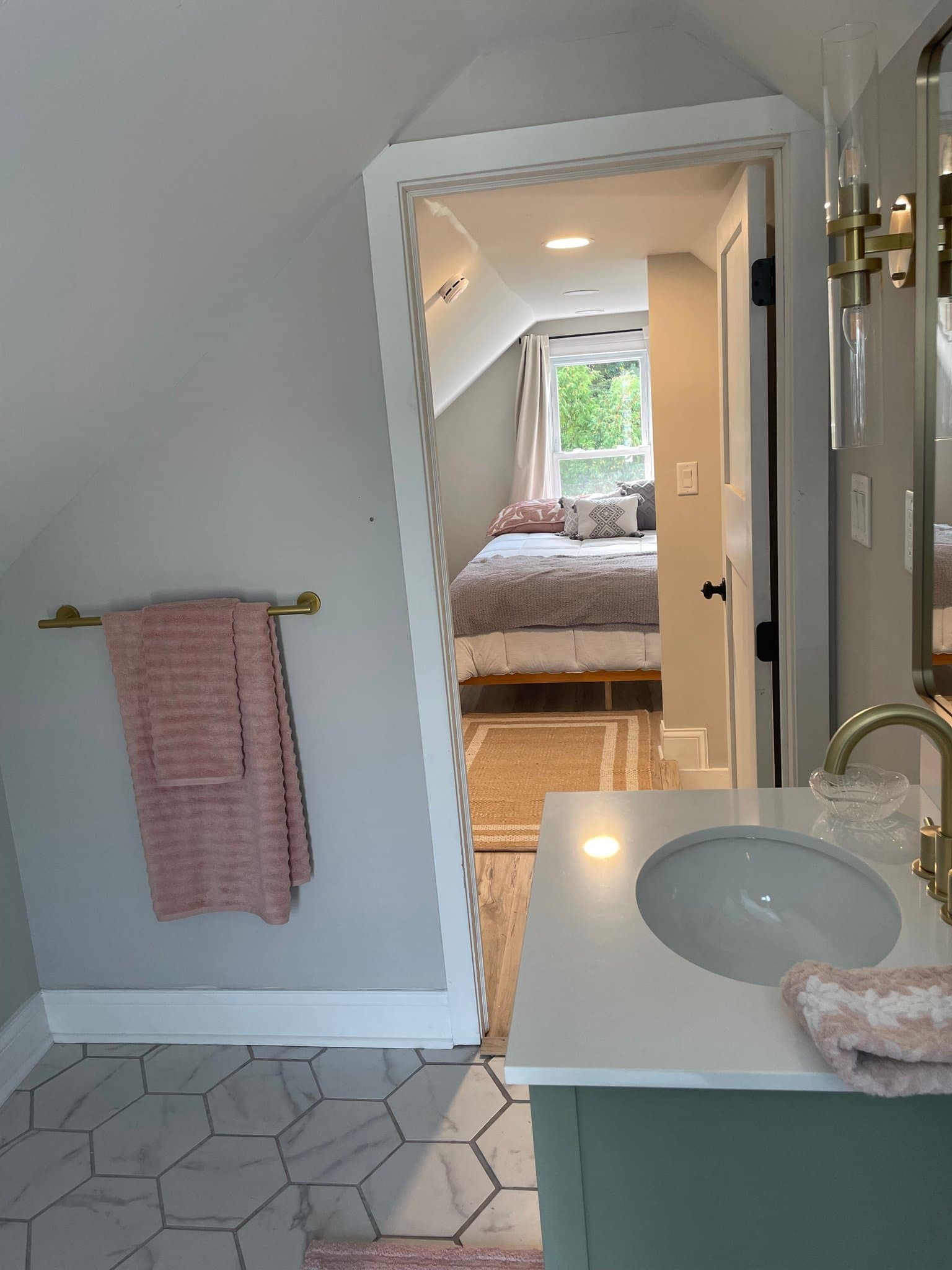 Milwaukee House: 158 N 59th St
