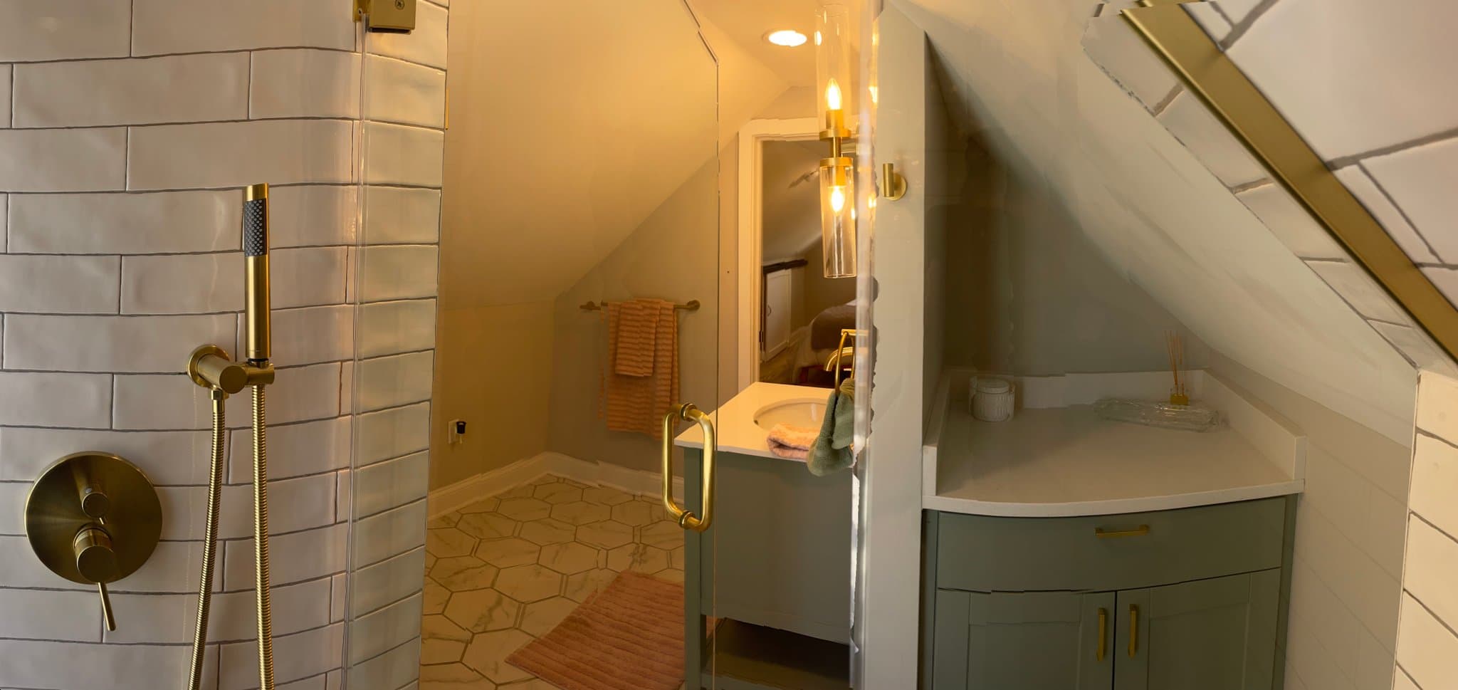 Milwaukee House: 158 N 59th St