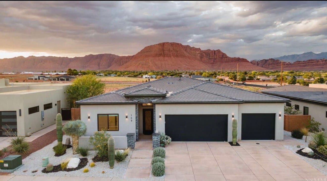 Ivins House: 169 E Terrace Ln