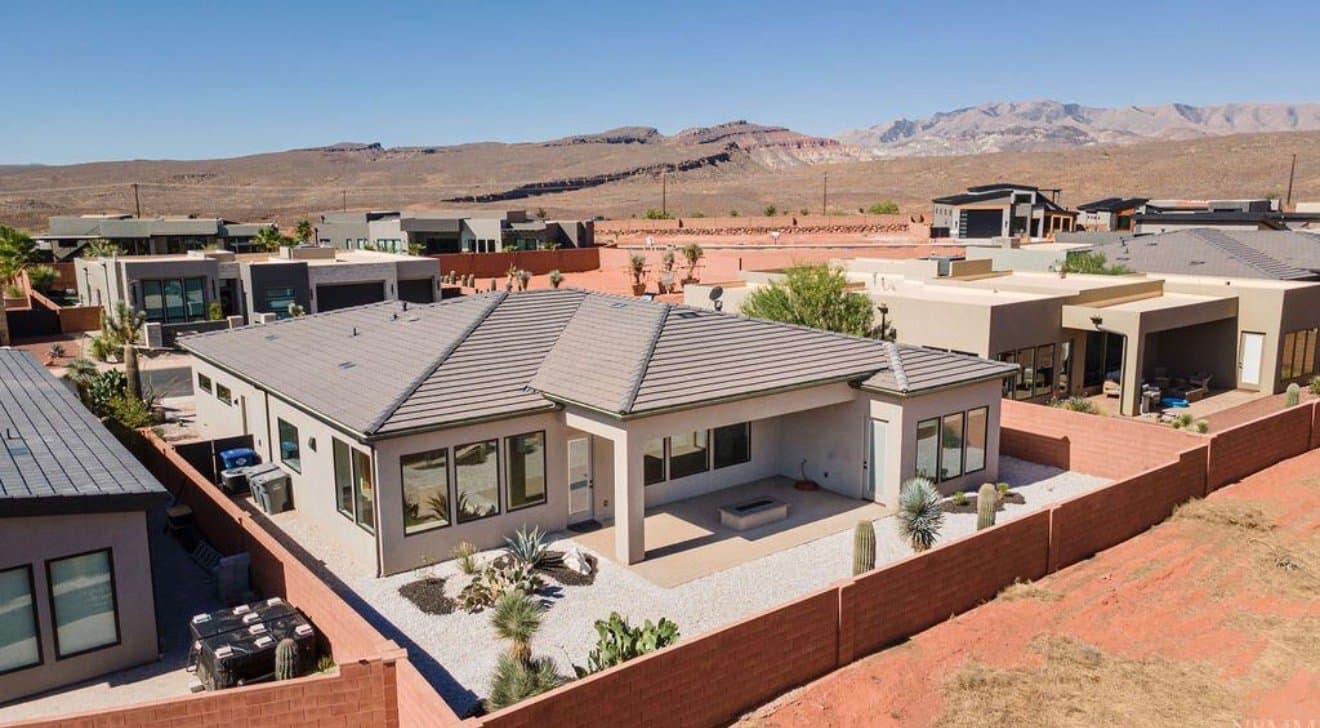 Ivins House: 169 E Terrace Ln