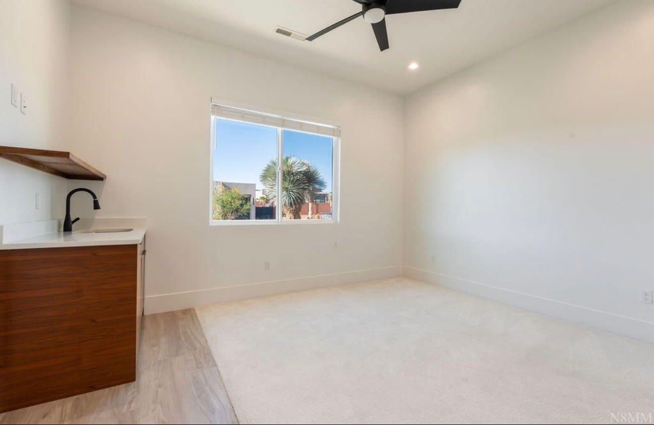 Ivins House: 169 E Terrace Ln