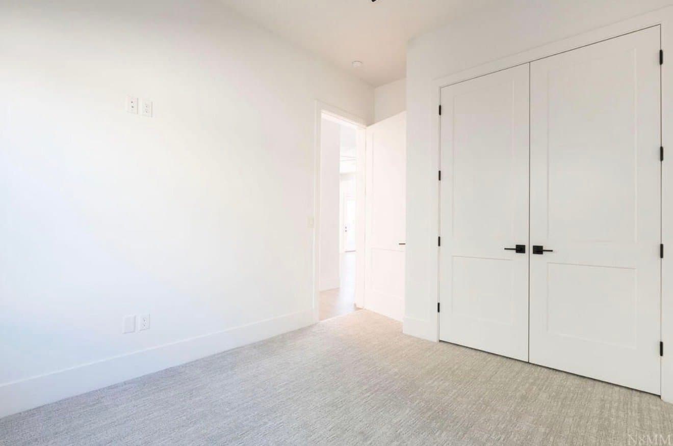 Ivins House: 169 E Terrace Ln