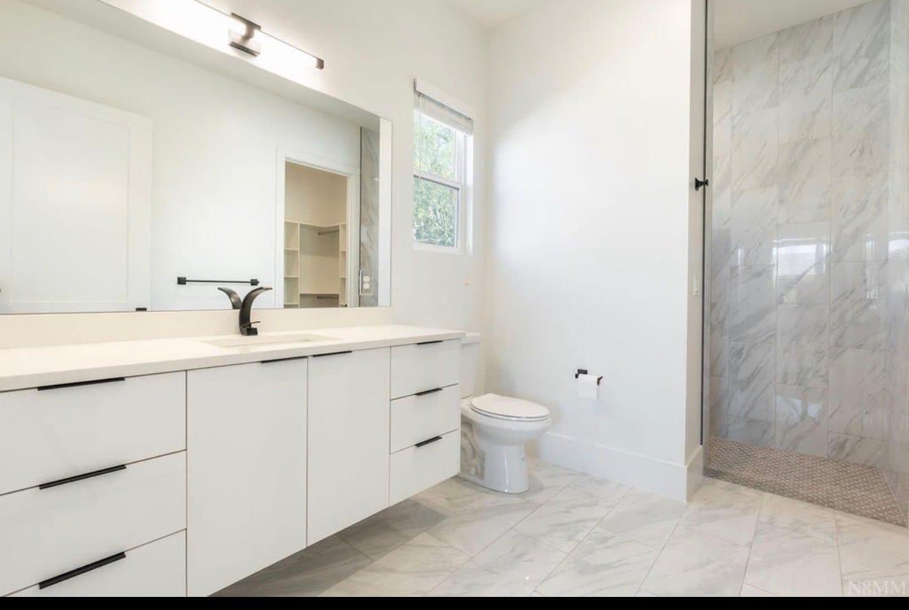 Ivins House: 169 E Terrace Ln