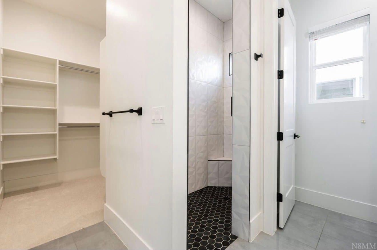 Ivins House: 169 E Terrace Ln