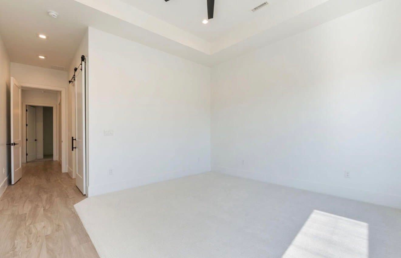 Ivins House: 169 E Terrace Ln