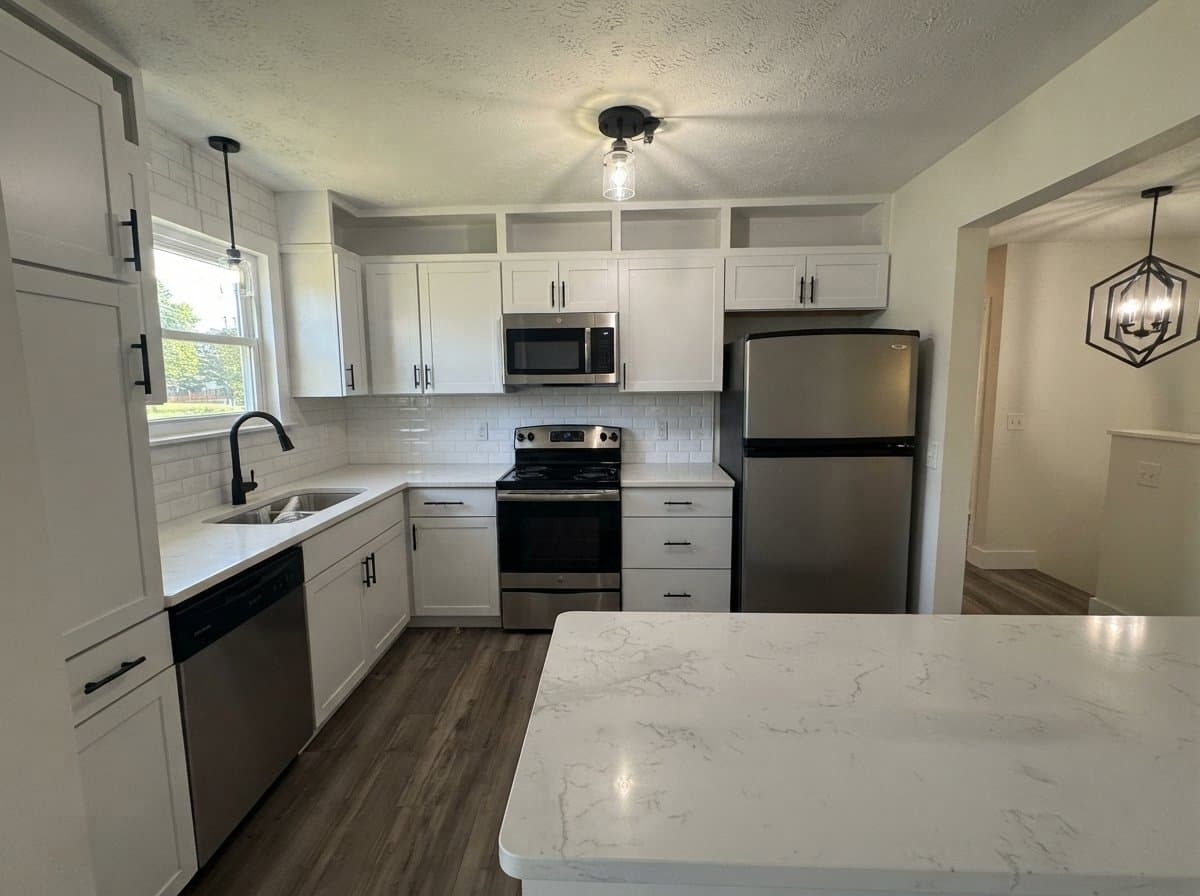 Radcliff House: 346 Valley View Dr