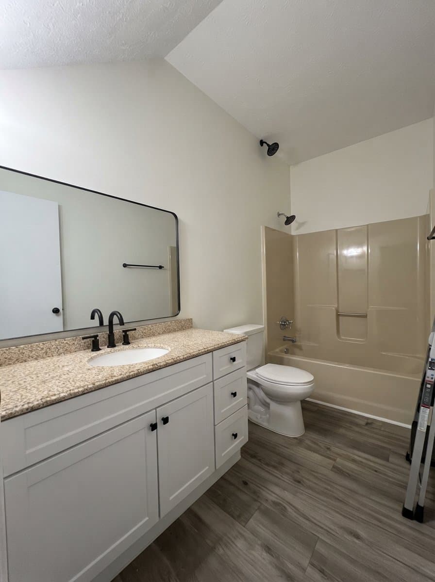 Radcliff House: 346 Valley View Dr
