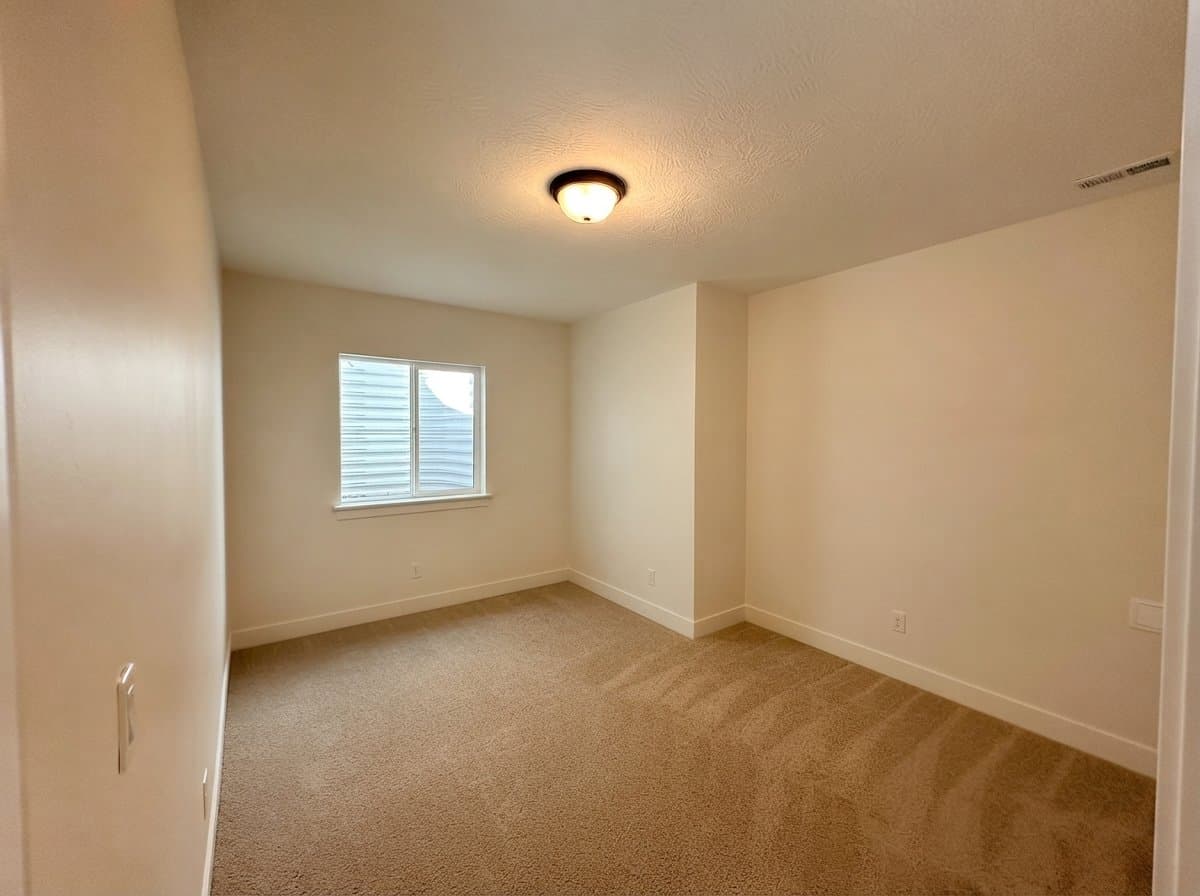 Riverton House: 12894 South Berlynn Dr