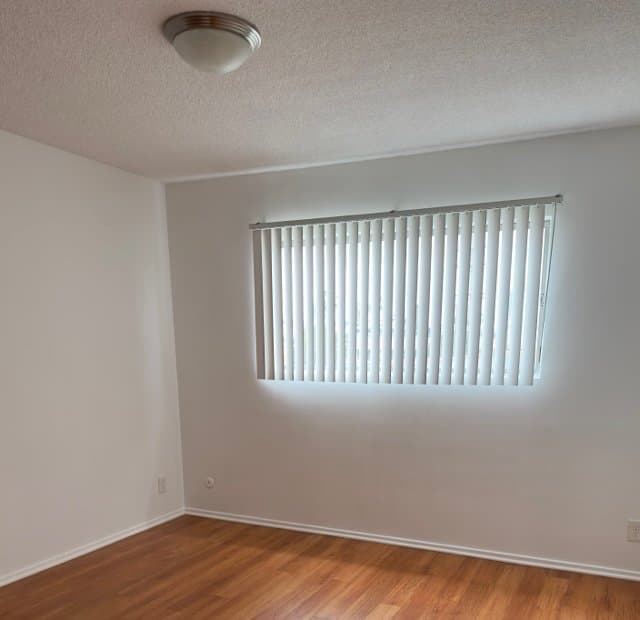 Los Angeles Apartment: 440 N Hayworth Ave