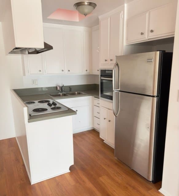 Los Angeles Apartment: 440 N Hayworth Ave